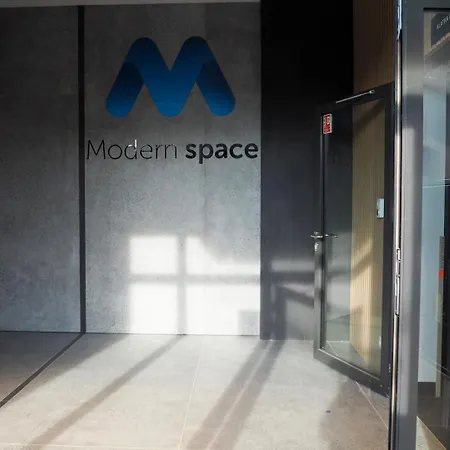 Westostapart A 183 * ワルシャワ